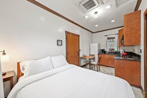 1 bedroom, desk, iron/ironing board, free WiFi