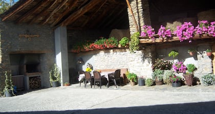 Casa Rural Rogel (alquiler integro) para 7 personas en Llessui-Sort- Pirineos