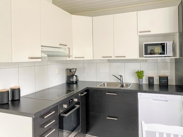 Fridge, microwave, dishwasher, cookware/dishes/utensils - Kuukkeli by Interhome (Raattama)