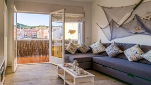 TV - Beautiful apartment in Calella 5 minutes from the beach. Close to shops and restaurants. Free WIFI. Vivalidays Ilaria. (Calella)