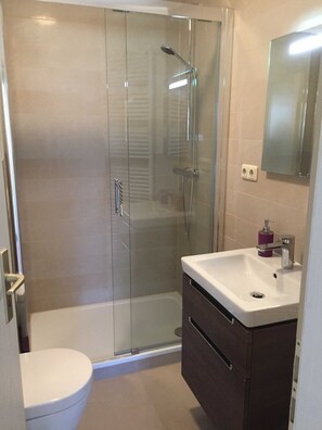 Unclassified image, 2 of 14, button