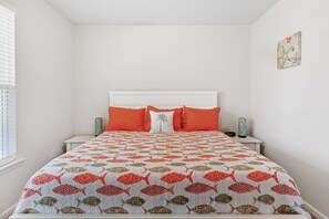 4 bedrooms, iron/ironing board, free internet, bed sheets - Spacious coastal home with grill & screened porch (Port St. Joe)