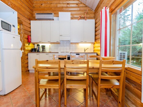 Fridge, microwave, dishwasher, highchair - Purnuranta a by Interhome (Lieksa)