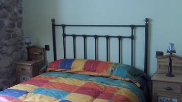 1 chambre, fer et planche Ă repasser, Wi-Fi gratuit, draps fournis