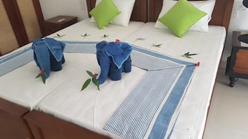 Comfort Room | Free WiFi, bed sheets