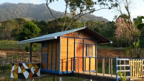 Cabine avec vue sur le lac et sources chaudes
