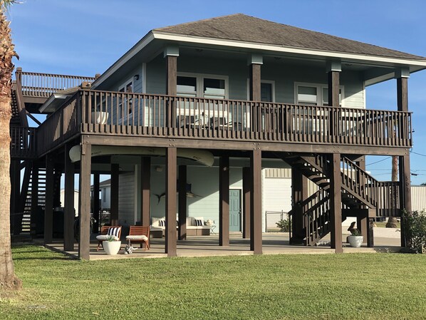Exterior - Rooftop deck -2 bedroom/ 2 bath home with panoramic water view of Port O’Connor! (Port O Connor)
