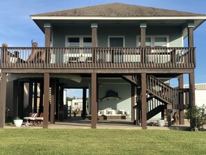 Exterior - Rooftop deck -2 bedroom/ 2 bath home with panoramic water view of Port O’Connor! (Port O Connor)