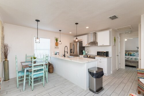 Coastal Cool--2/2, Close to the Beach! Private HEATED Pool