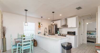 Coastal Cool--2/2, Close to the Beach! Private HEATED Pool