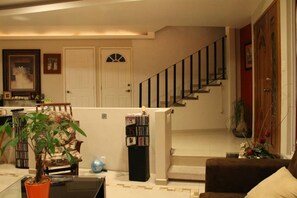 المنشأة من الداخل