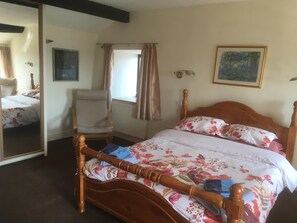 4 bedrooms, iron/ironing board, free WiFi, bed sheets - Lower Hawkstones Farm, 18C Pennine Farmhouse (Todmorden)