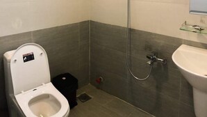 Basic Double Room | Bathroom