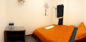 基础双人房 | 免费 WiFi、床单