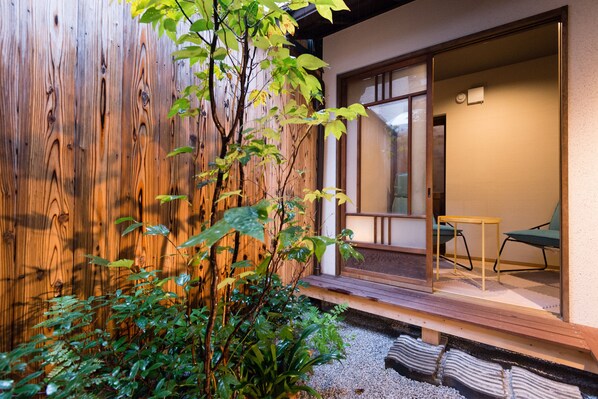 Terrace/patio - 75m2 renovated townhouse with great access to Arashiyama, Gion, and Kinkakuji (Nakagyo-ku,)