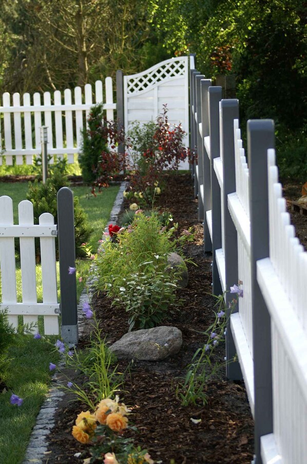 Property grounds - Holiday home with dog near the beach (Prerow (Ostseebad))