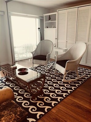 Interior - OCEAN FRONT CONDO. ENJOY YOUR MORNING COFFEE SITTING ON YOUR PRIVATE BALCONY WATCHING THE SUNRISE. (Rehoboth Beach)
