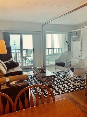 TV - OCEAN FRONT CONDO. ENJOY YOUR MORNING COFFEE SITTING ON YOUR PRIVATE BALCONY WATCHING THE SUNRISE. (Rehoboth Beach)