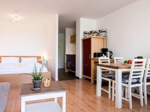 Dining - Donau (B 77) by Interhome (Dittishausen)