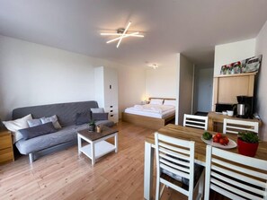 TV - Donau (B 77) by Interhome (Dittishausen)