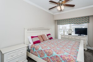4 chambres, fer et planche à repasser, Wi-Fi gratuit, draps fournis