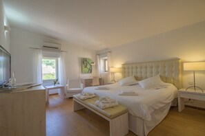 8 quartos, cofres nos quartos, ferros/tábuas de passar roupa