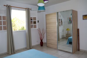 2 Schlafzimmer, Schreibtisch, Bügeleisen/Bügelbrett, kostenloses WLAN