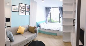 7 bedrooms, iron/ironing board, WiFi, bed sheets