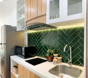 Fridge, microwave