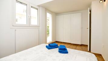 2 bedrooms, iron/ironing board, WiFi, bed sheets