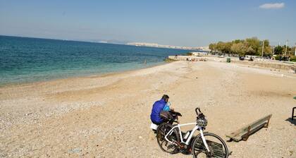 Apartamento de 2 plantas con vistas al mar en Atenas junto al puerto deportivo