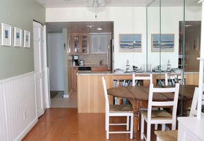 Dining - OCEAN FRONT CONDO. ENJOY YOUR MORNING COFFEE SITTING ON YOUR PRIVATE BALCONY WATCHING THE SUNRISE. (Rehoboth Beach)