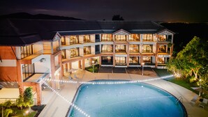 Kolam renang outdoor
