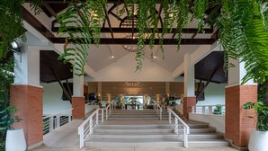 Pintu masuk properti