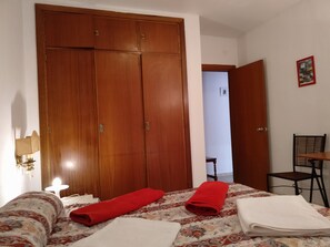 1 chambre, fer et planche à repasser, Wi-Fi, draps fournis