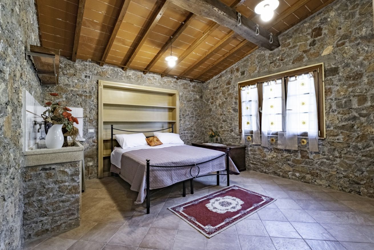 2 makuuhuonetta, silitysrauta/-lauta, vauvan matkasänky, Wi-Fi