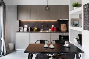 冰箱、意式浓缩咖啡机、茶具/咖啡用具、烤面包机