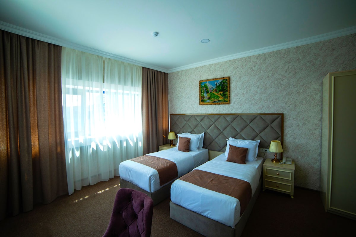 Business Double or Twin Room, 1 Bedroom, Non Smoking, City View | 1 bedroom, premium bedding, in-room safe, desk