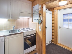 Jääkaappi, mikroaaltouuni, astianpesukone