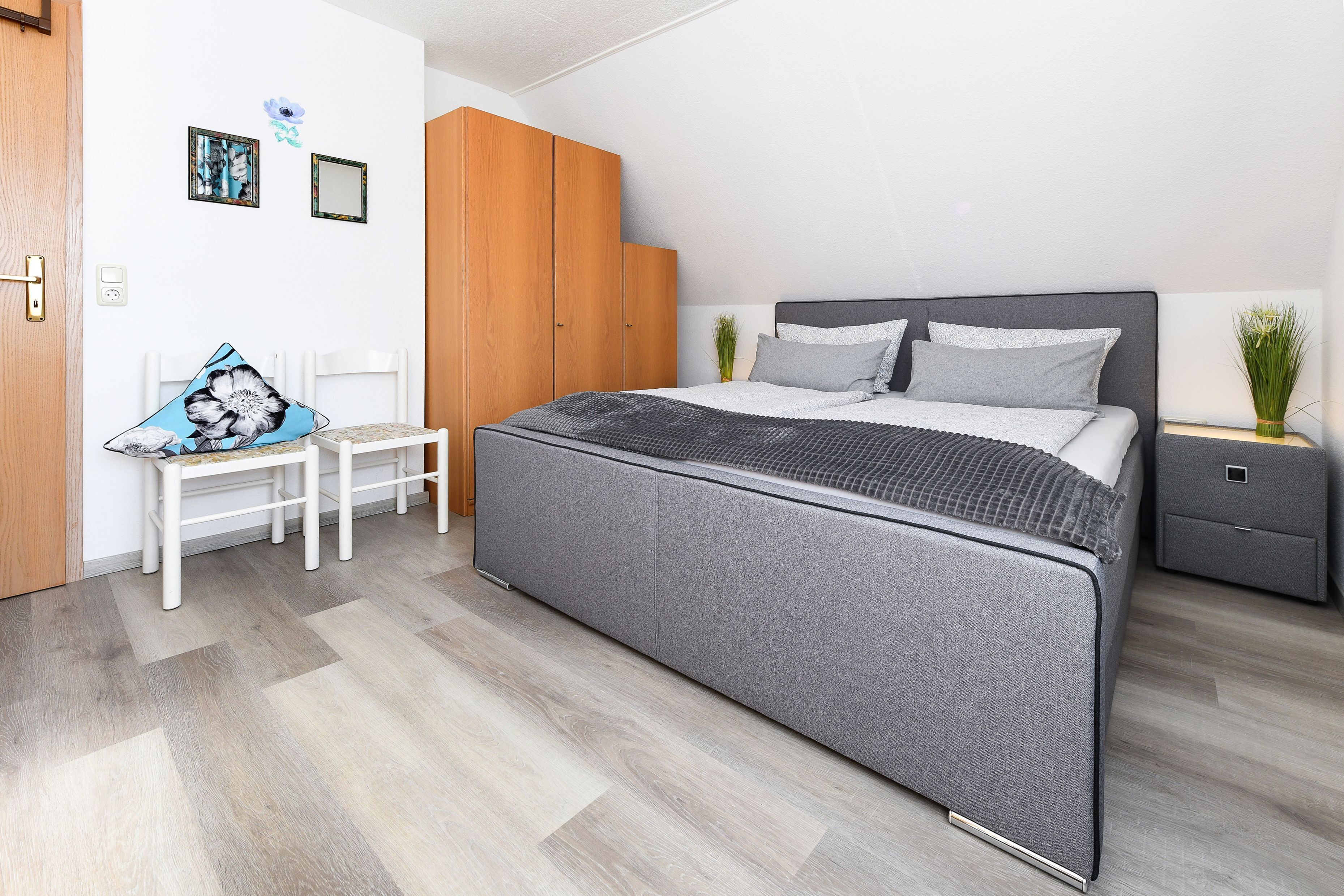 1 bedroom, travel cot, WiFi, bed sheets