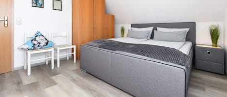 1 bedroom, travel cot, WiFi, bed sheets