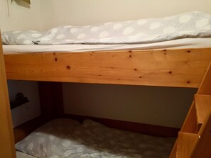 1 bedroom, internet, bed sheets