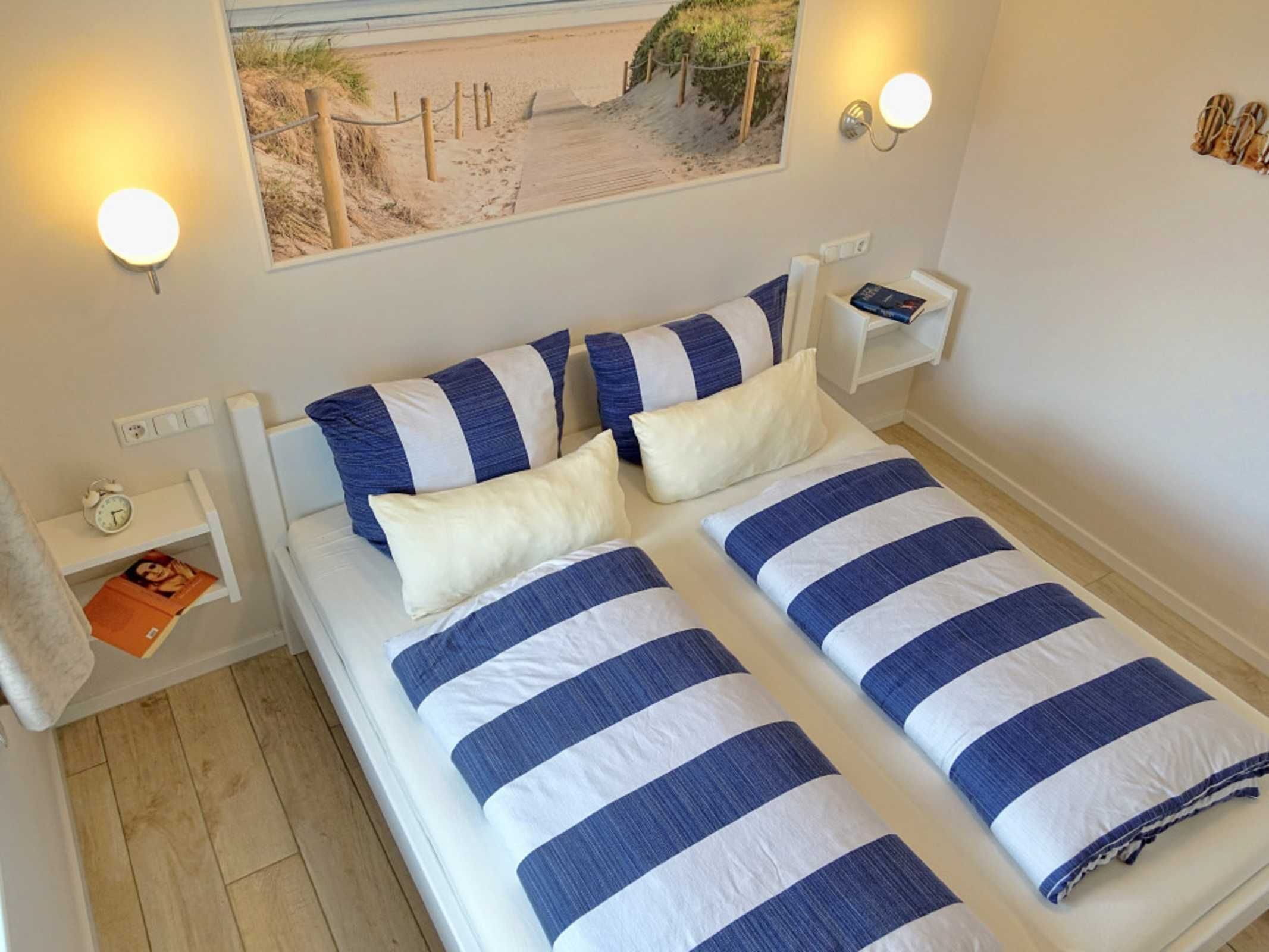 3 chambres, coffres-forts dans les chambres, bureau, lit parapluie