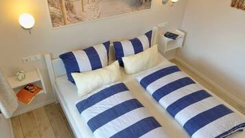 3 chambres, coffres-forts dans les chambres, bureau, lit parapluie