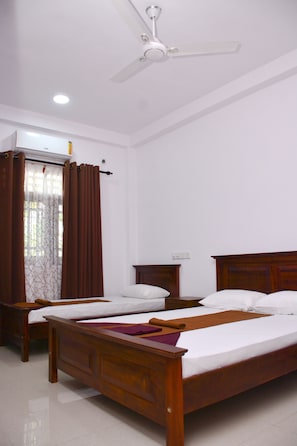 Standard Triple Room, Multiple Beds | Premium bedding, soundproofing, free WiFi, bed sheets - Brisa Marina (Negombo)