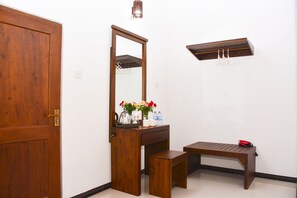 Standard Double Room, 1 King Bed | Premium bedding, soundproofing, free WiFi, bed sheets - Brisa Marina (Negombo)