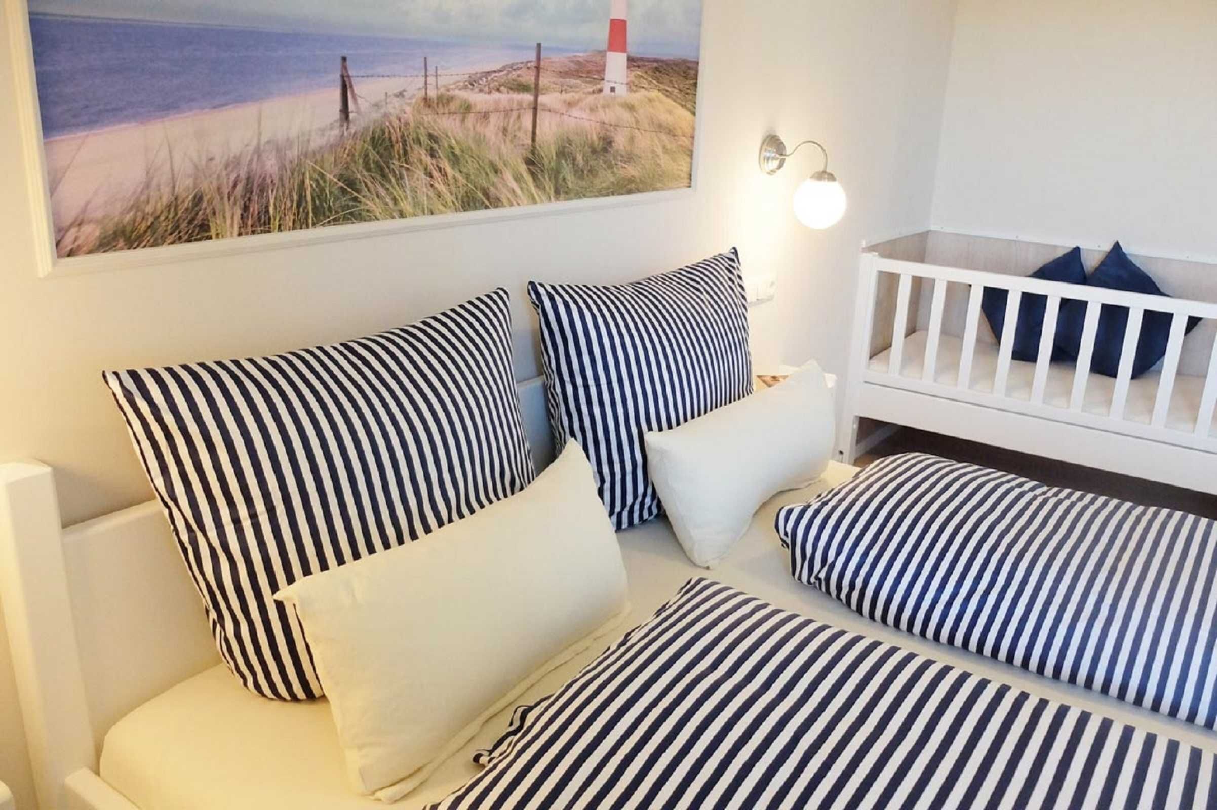 3 chambres, coffres-forts dans les chambres, bureau, lit parapluie