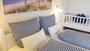 3 chambres, coffres-forts dans les chambres, bureau, lit parapluie