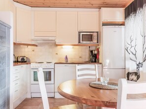 Fridge, microwave, dishwasher, cookware/dishes/utensils