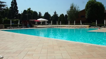 Piscina all'aperto